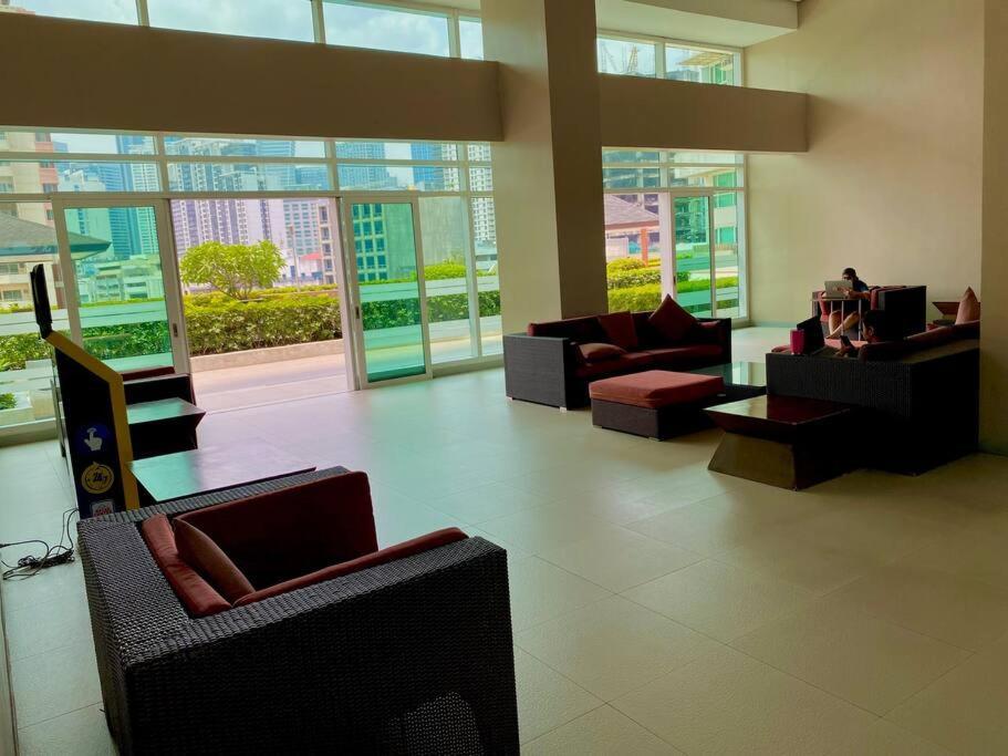 Makati Penthouse With Stunning City Skyline View Manila Exterior photo