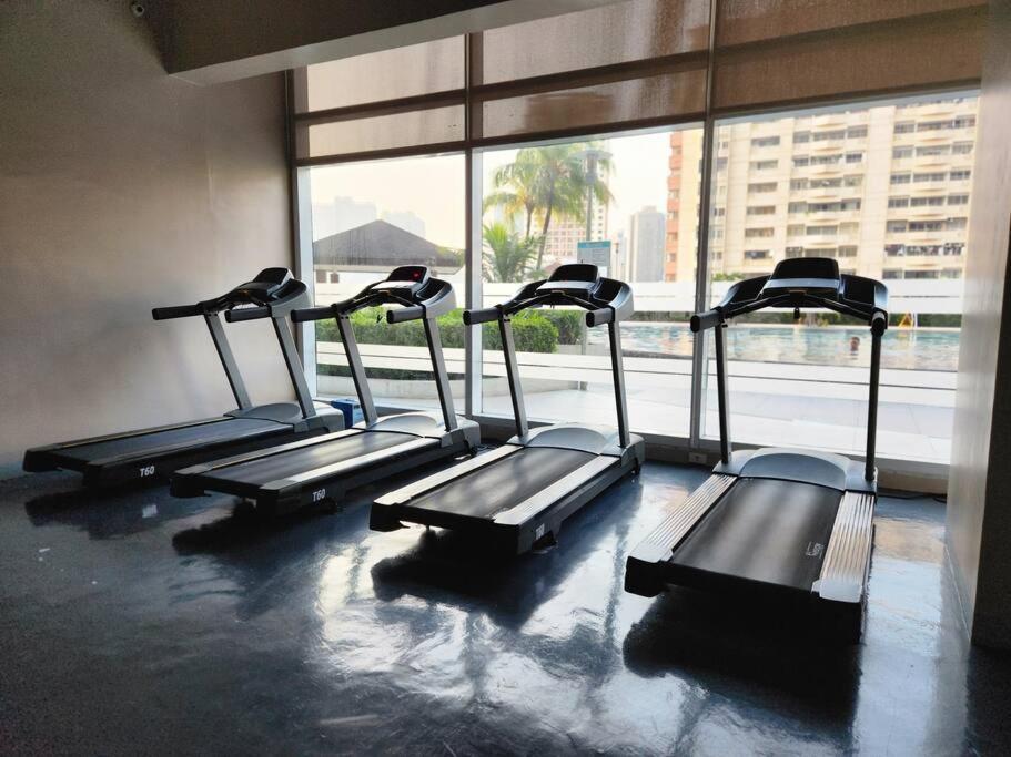 Makati Penthouse With Stunning City Skyline View Manila Exterior photo