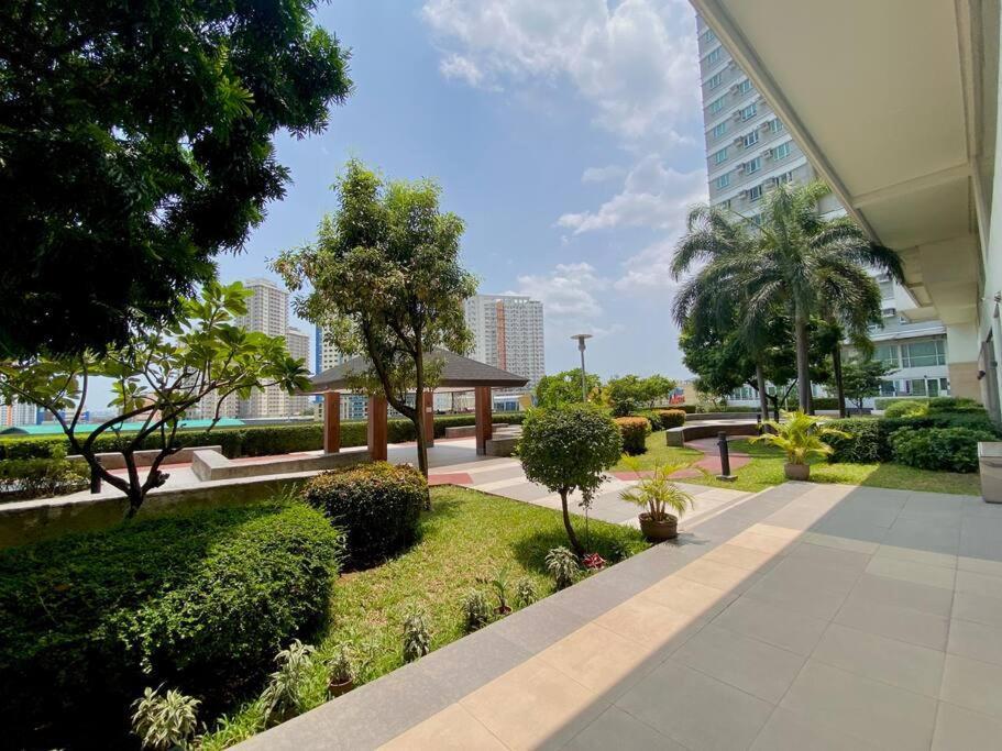 Makati Penthouse With Stunning City Skyline View Manila Exterior photo