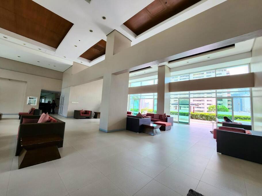 Makati Penthouse With Stunning City Skyline View Manila Exterior photo